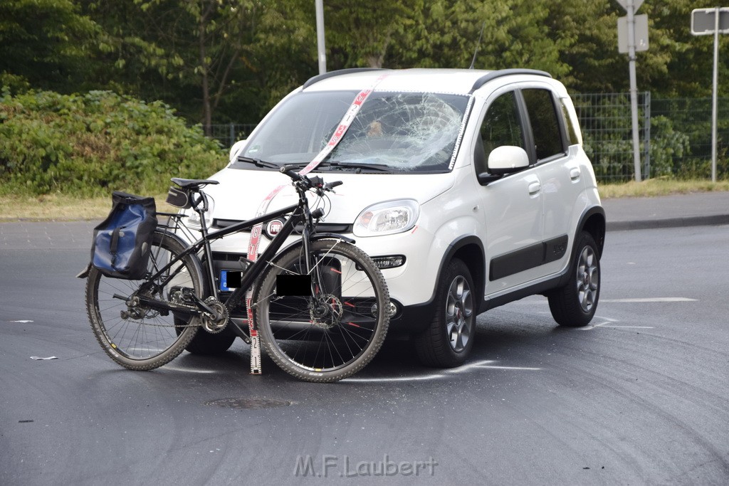 VU PKW Rad Koeln Porz Gremberghoven Alter Deutzer Postweg Josef Lindner Weg P25.JPG - Miklos Laubert